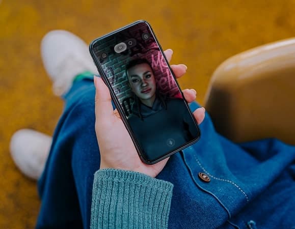 Connecting with Gen Z Customers background